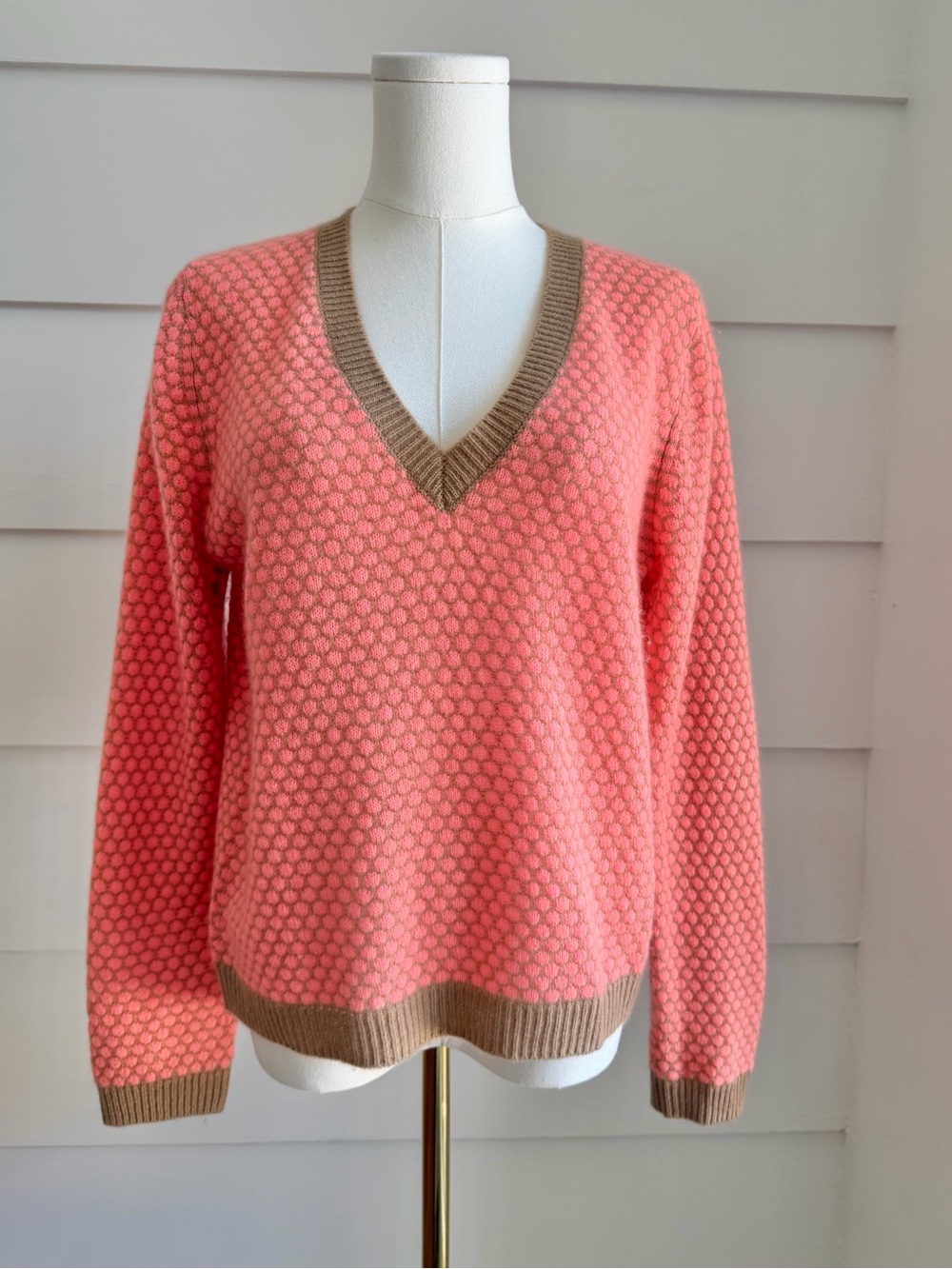 Jumper 1234 Honeycomb Cashmere V Neck Sweater in Coral/Caramel size S